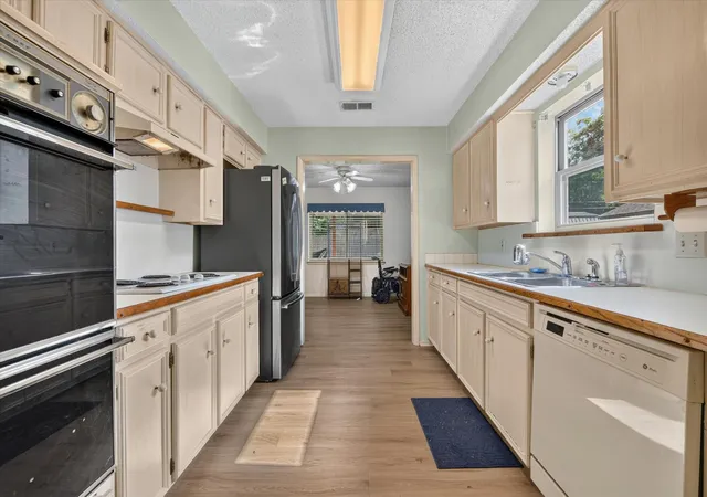Photo 3 of Single family home for sale at 7312 Vanessa Dr, Fort Worth, TX 76112 | MLS# 21313120 | Listing updated on 2026-08-22