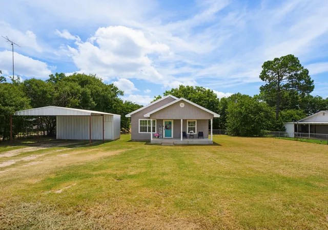 Photo 1 of Single family home for sale at 180 Trail Dr, Bowie, TX 76230 | MLS# 21319168 | Listing updated on 2026-08-23