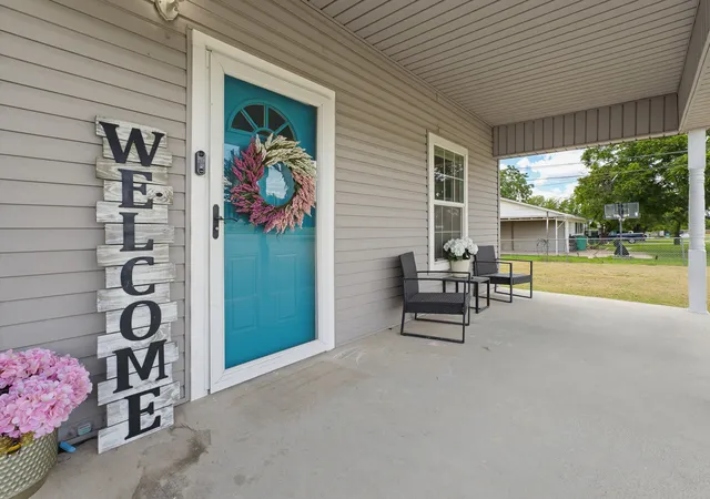 Photo 3 of Single family home for sale at 180 Trail Dr, Bowie, TX 76230 | MLS# 21319168 | Listing updated on 2026-08-23