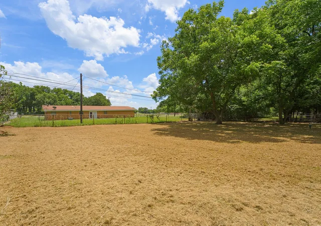 Homes for sale in Bowie, TX | 180 Trail Dr, Bowie, TX 76230 | MLS# 21319168