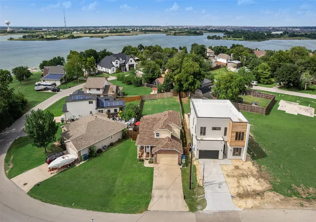 Homes for sale in The Colony, TX | 7622 W Shore Dr, The Colony, TX 75056 | MLS# 21319370