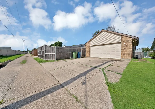 Homes for sale in The Colony, TX | 7000 Curry Dr, The Colony, TX 75056 | MLS# 21316322