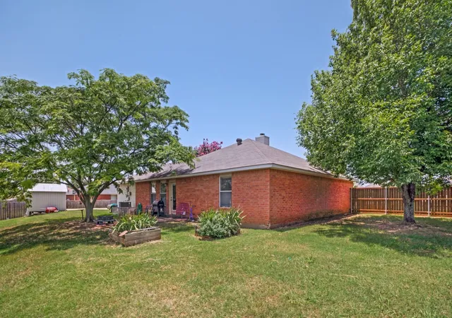 Homes for sale in Justin, TX | 1036 Summit Dr, Justin, TX 76247 | MLS# 21318124