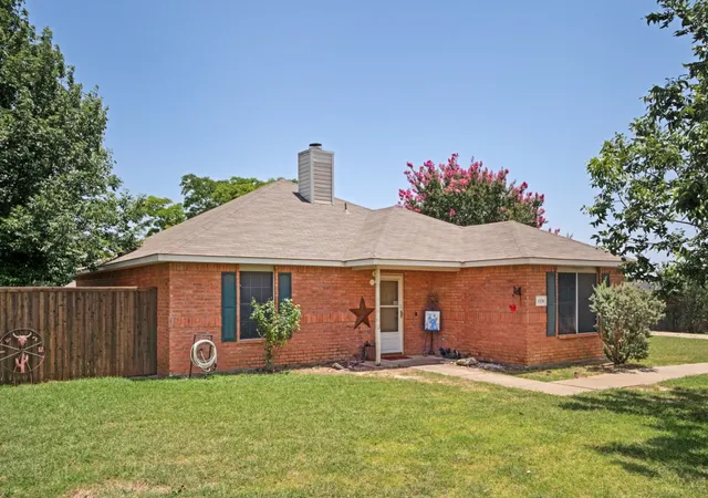 Homes for sale in Justin, TX | 1036 Summit Dr, Justin, TX 76247 | MLS# 21318124