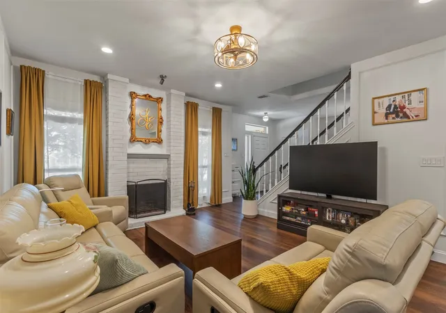 Photo 2 of Single family home for sale at 1008 Derby Run, Carrollton, TX 75007 | MLS# 21318989 | Listing updated on 2026-08-29