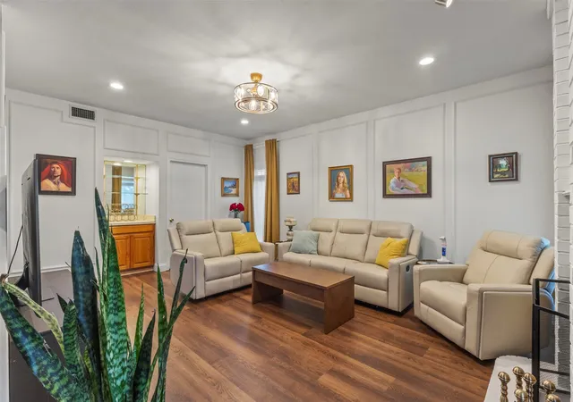 Photo 4 of Single family home for sale at 1008 Derby Run, Carrollton, TX 75007 | MLS# 21318989 | Listing updated on 2026-08-29