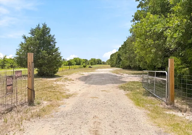 Photo 4 of Manufactured home for sale at 13345 Fm 1391, Seven Points, TX 75143 | MLS# 21316629 | Listing updated on 2026-10-07