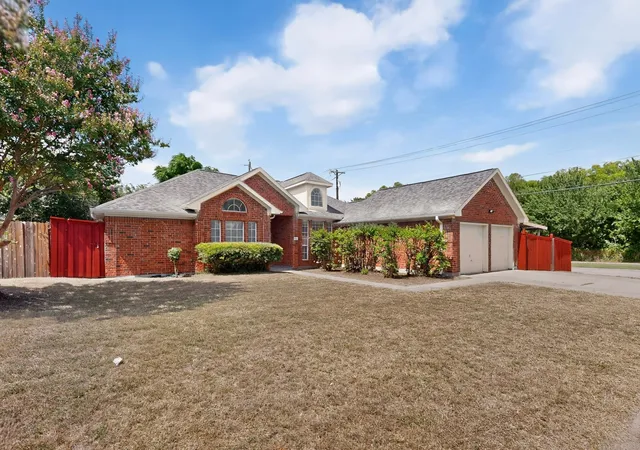 Homes for sale in Cedar Hill, TX | 945 Mcgehee Ave, Cedar Hill, TX 75104 | MLS# 21311513
