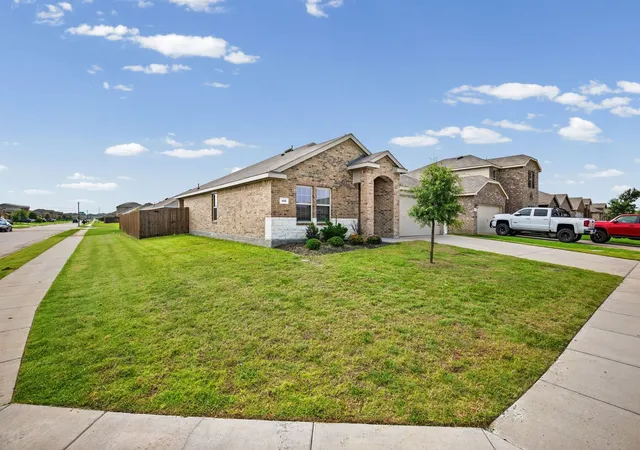 Photo 3 of Single family home for sale at 122 Admiral Ln, Caddo Mills, TX 75135 | MLS# 21317421 | Listing updated on 2026-07-13