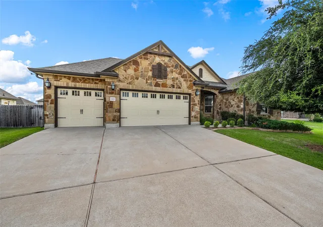 Homes for sale in Woodway, TX | 1201 Drummond Cir, Woodway, TX 76712 | MLS# 21318993