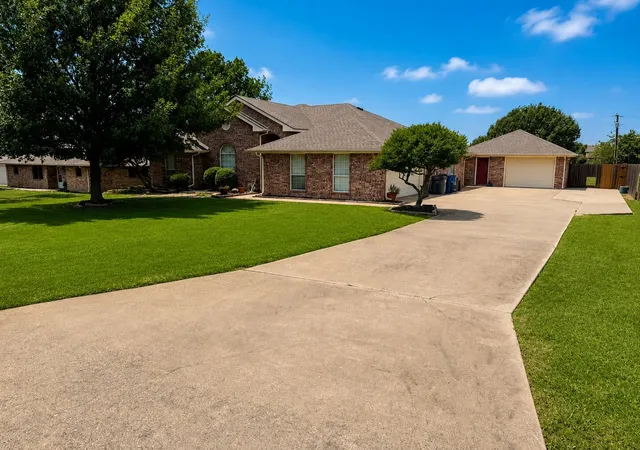Photo 1 of Single family home for sale at 421 Bluebonnet Ln, Red Oak, TX 75154 | MLS# 21319236 | Listing updated on 2026-07-14