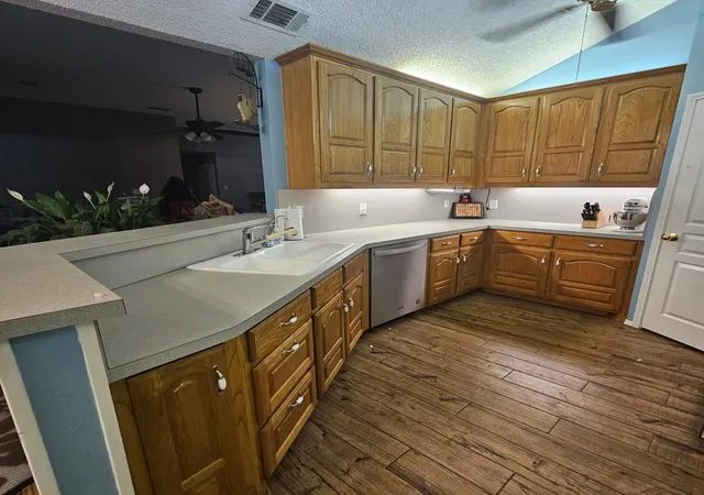 Photo 4 of Single family home for sale at 421 Bluebonnet Ln, Red Oak, TX 75154 | MLS# 21319236 | Listing updated on 2026-10-01