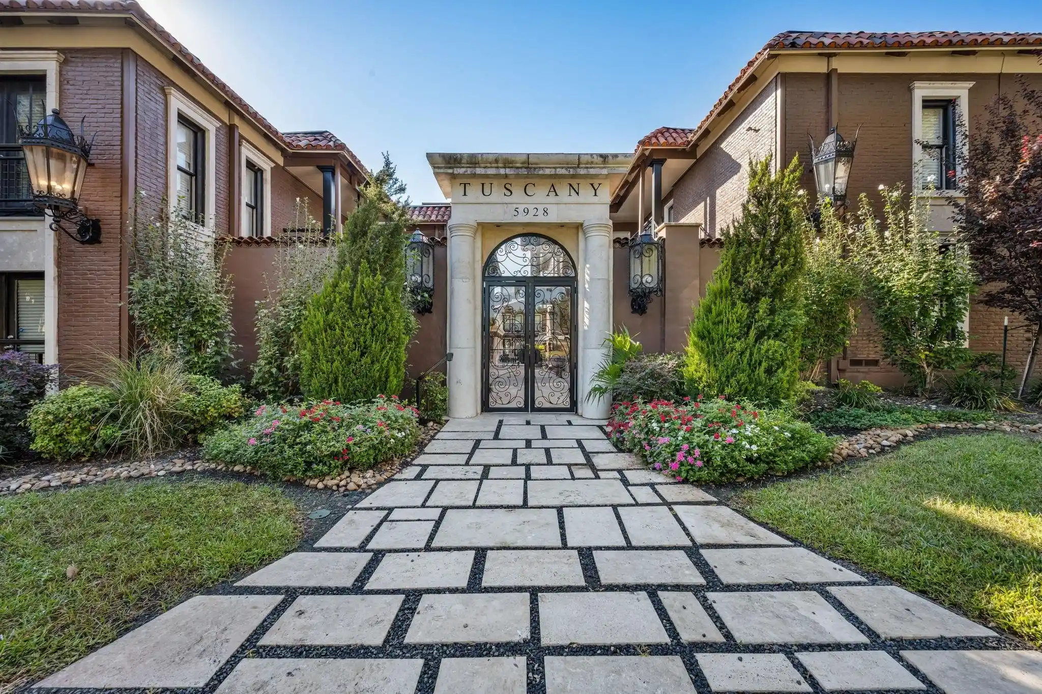 Photo 1 of Condo for sale at 5932 Sandhurst Ln #216, Dallas, TX 75206 | MLS# 21313731 | Listing updated on 2026-10-14