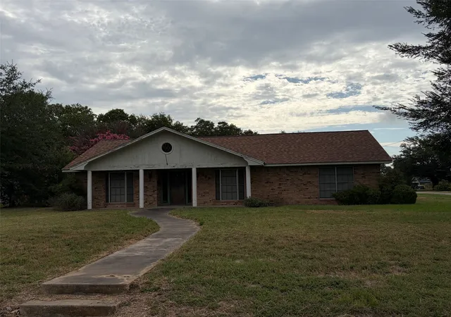 Photo 1 of Single family home for sale at 609 S Ross Ave, Mexia, TX 76667 | MLS# 21319516 | Listing updated on 2026-08-31
