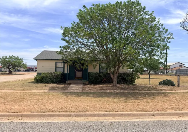 Homes for sale in Aspermont, TX | 901 S Washington Ave, Aspermont, TX 79502 | MLS# 21316912