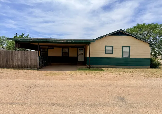 Homes for sale in Aspermont, TX | 901 S Washington Ave, Aspermont, TX 79502 | MLS# 21316912