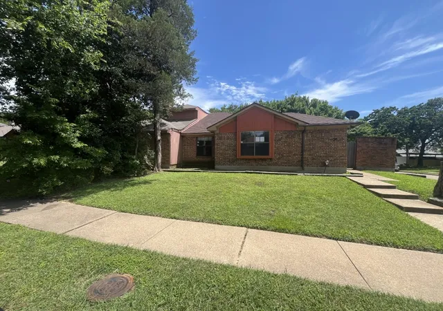 Photo 1 of Sale Pending at 10204 Oak Terrace Cir, Dallas, TX 75227 | MLS# 21318263 | Listing updated on 2026-07-16