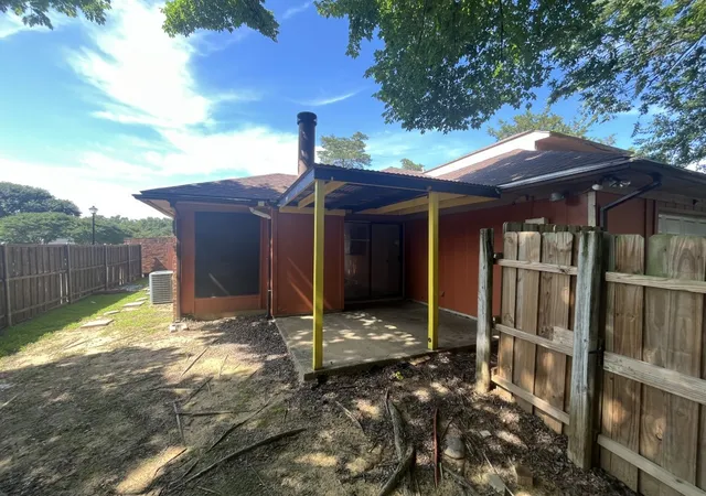 Photo 2 of Sale Pending at 10204 Oak Terrace Cir, Dallas, TX 75227 | MLS# 21318263 | Listing updated on 2026-07-16