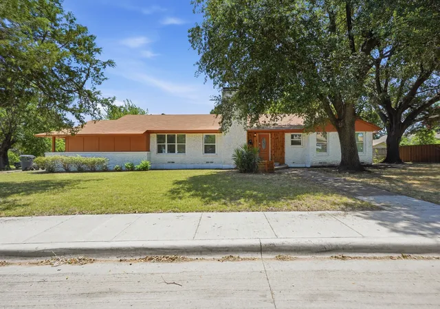 1st image of 2626 Crest Ave, Dallas, TX 75216 | MLS# 21319542