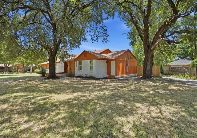 2nd image of 2626 Crest Ave, Dallas, TX 75216 | MLS# 21319542