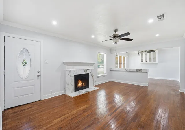 3rd image of 2626 Crest Ave, Dallas, TX 75216 | MLS# 21319542