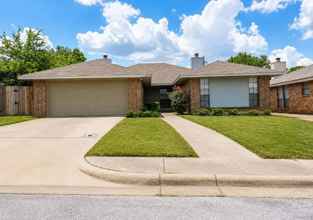 Homes for sale in Duncanville, TX | 1915-1917 Spindletop Dr, Duncanville, TX 75137 | MLS# 21319075