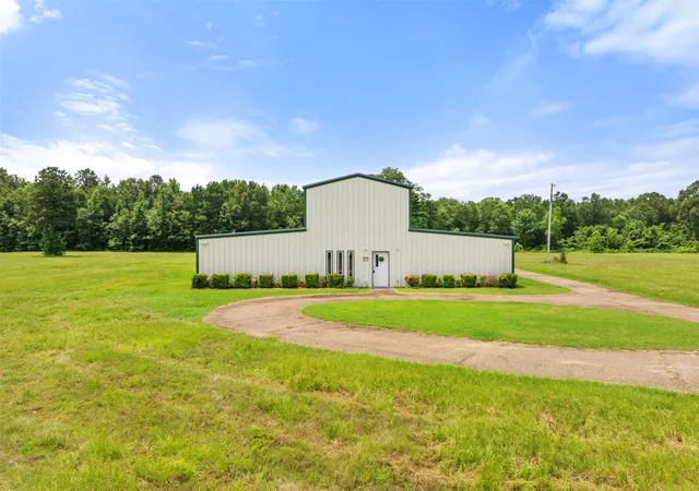 Homes for sale in Pittsburg, TX | 672 County Road 4960, Pittsburg, TX 75686 | MLS# 21319548