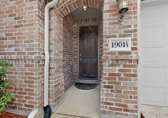 Photo 2 of Single family home for sale at 1901 Bishop Barrel Ln, Wylie, TX 75098 | MLS# 21315378 | Listing updated on 2026-09-29