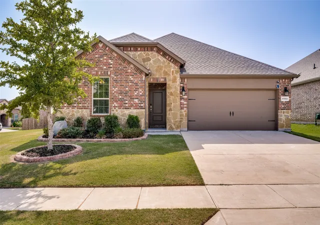 Photo 1 of Single family home for sale at 3332 Brady Starr Dr, Aubrey, TX 76227 | MLS# 21318456 | Listing updated on 2026-08-23