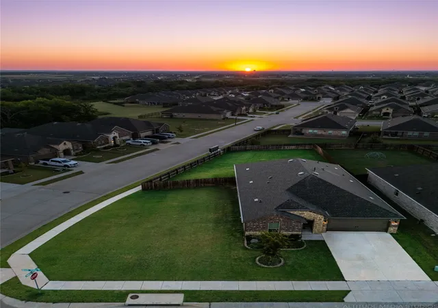 Photo 3 of Single family home for sale at 3332 Brady Starr Dr, Aubrey, TX 76227 | MLS# 21318456 | Listing updated on 2026-08-23