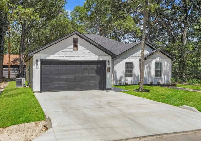Photo 3 of Single family home for sale at 134 Sierra Madre St, Mabank, TX 75156 | MLS# 21315263 | Listing updated on 2026-10-06
