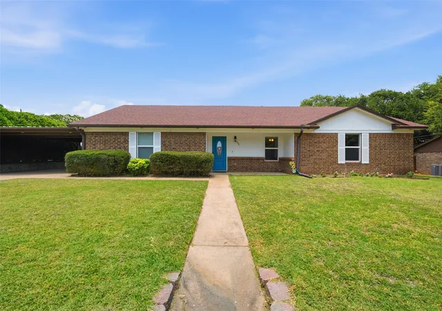 Photo 1 of Single family home for sale at 308 Oakwood Ln, Hewitt, TX 76643 | MLS# 21319170 | Listing updated on 2026-09-25