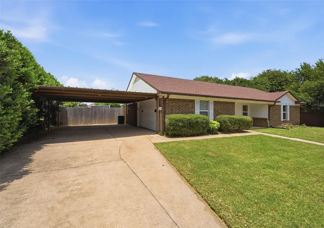 Photo 2 of Single family home for sale at 308 Oakwood Ln, Hewitt, TX 76643 | MLS# 21319170 | Listing updated on 2026-09-25