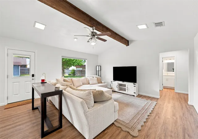 Photo 3 of Single family home for sale at 308 Oakwood Ln, Hewitt, TX 76643 | MLS# 21319170 | Listing updated on 2026-09-25