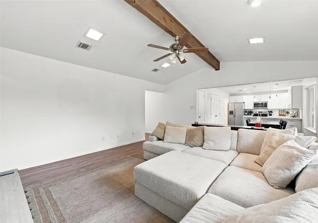 Photo 4 of Single family home for sale at 308 Oakwood Ln, Hewitt, TX 76643 | MLS# 21319170 | Listing updated on 2026-09-25