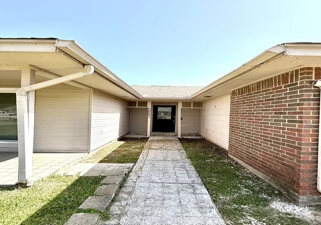 Photo 3 of Single family home for sale at 2661 Berkshire Ln, Grand Prairie, TX 75052 | MLS# 21294808 | Listing updated on 2026-08-24