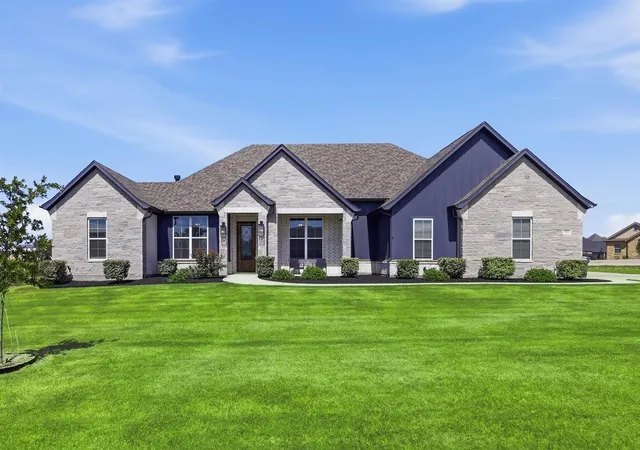 Photo 2 of Single family home for sale at 901 Medaris Wy, Azle, TX 76020 | MLS# 21319290 | Listing updated on 2026-09-26