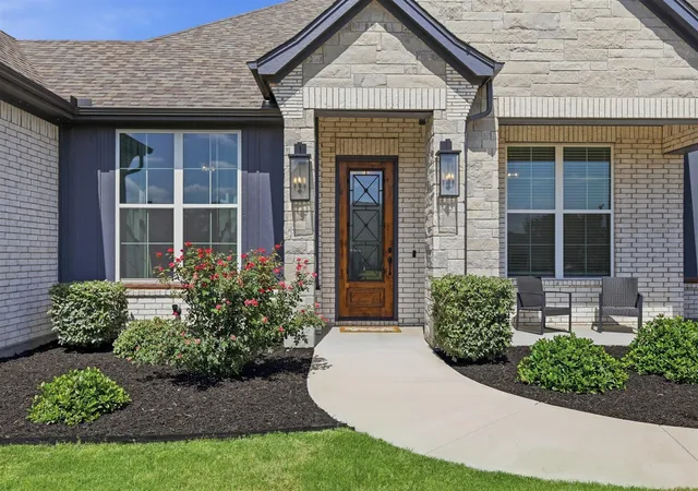 Photo 4 of Single family home for sale at 901 Medaris Wy, Azle, TX 76020 | MLS# 21319290 | Listing updated on 2026-09-26