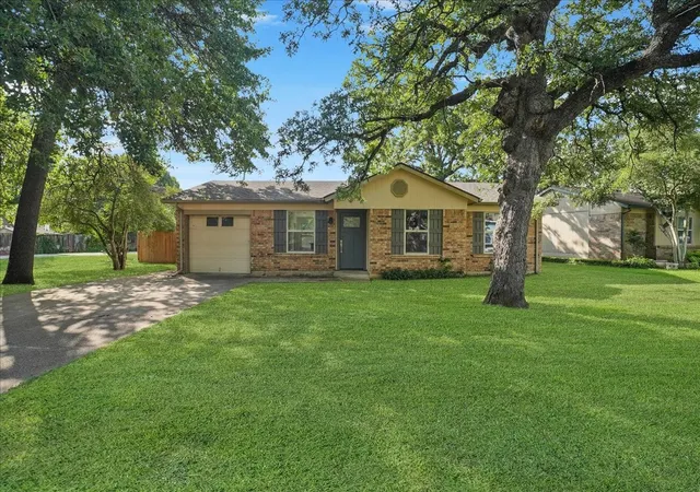 1st image of 5701 Guildwood Dr, Arlington, TX 76017 | MLS# 21319625