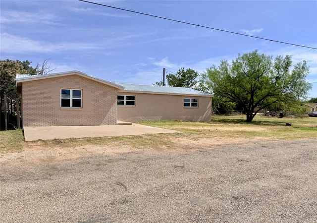 Homes for sale in Aspermont, TX | 424 W Santa Fe Ave, Aspermont, TX 79502 | MLS# 21319575
