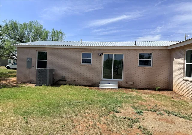Homes for sale in Aspermont, TX | 424 W Santa Fe Ave, Aspermont, TX 79502 | MLS# 21319575