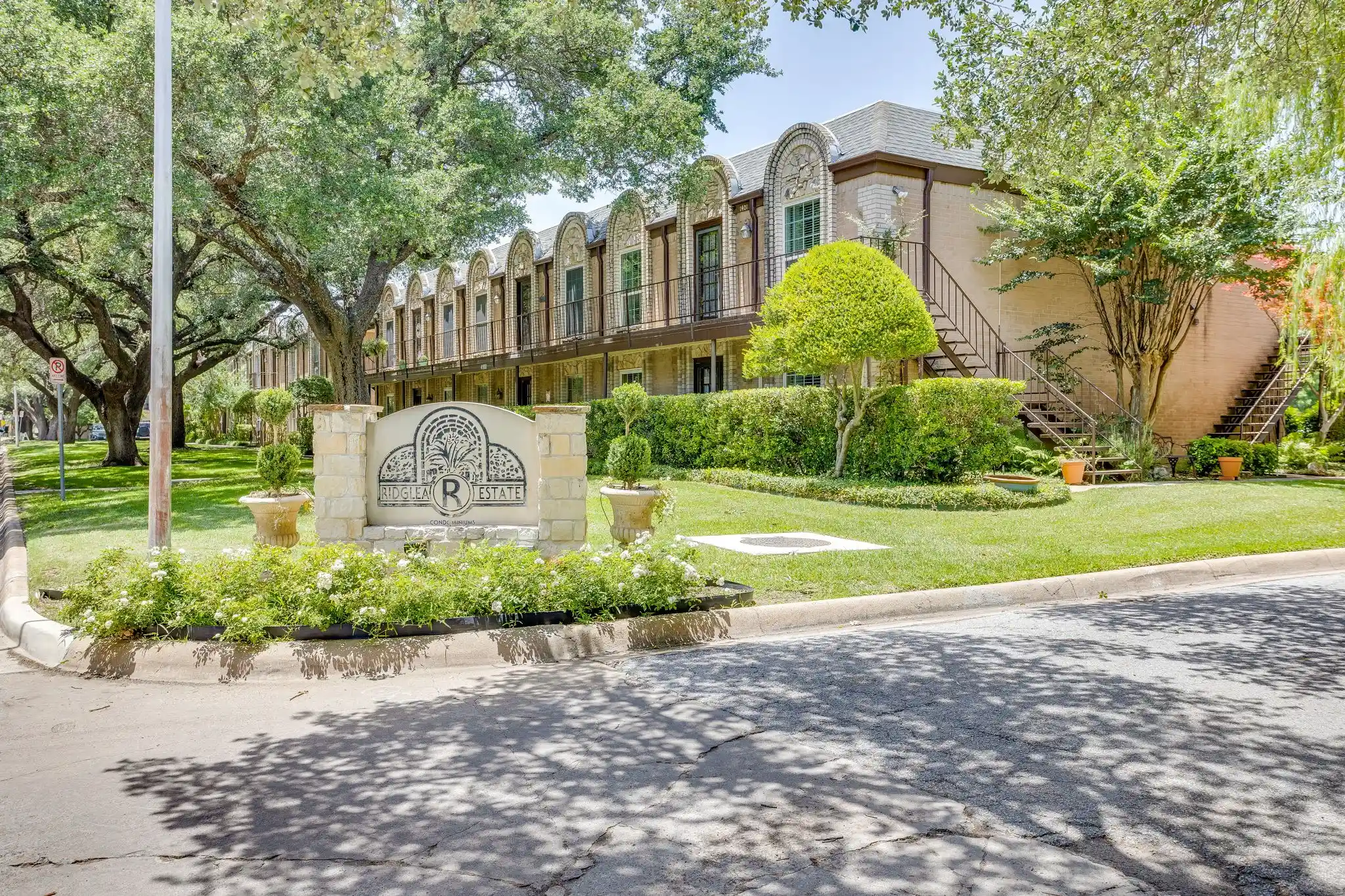 Condo for sale at 4102 Ridglea Country Club Dr #1503, Fort Worth, TX 76126 | MLS# 21318505