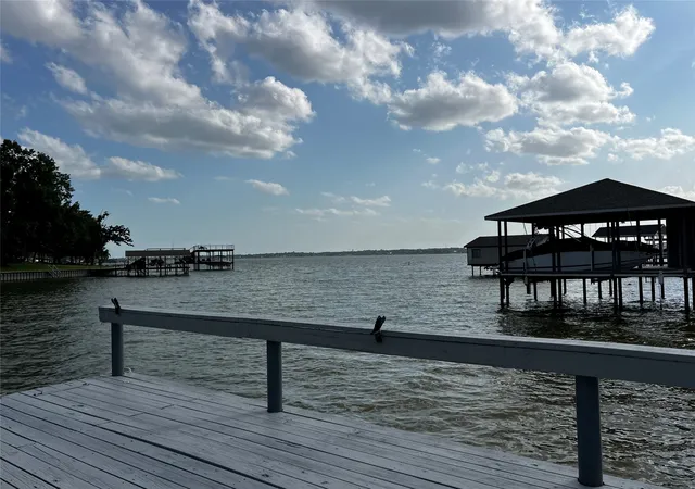 Photo 1 of Single family home for sale at 160 Santa Monica Dr, Mabank, TX 75156 | MLS# 21317799 | Listing updated on 2026-08-28