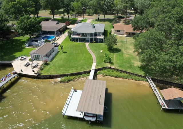 Photo 2 of Single family home for sale at 160 Santa Monica Dr, Mabank, TX 75156 | MLS# 21317799 | Listing updated on 2026-08-28