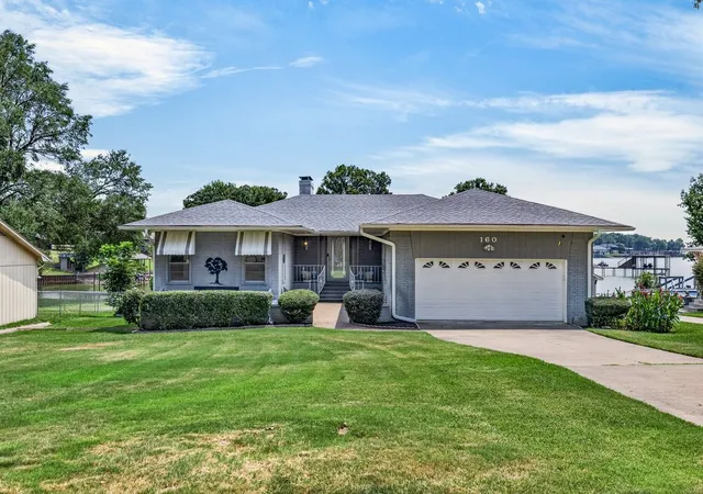 Photo 3 of Single family home for sale at 160 Santa Monica Dr, Mabank, TX 75156 | MLS# 21317799 | Listing updated on 2026-08-28