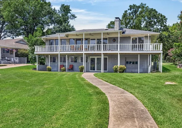 Photo 3 of Single family home for sale at 160 Santa Monica Dr, Mabank, TX 75156 | MLS# 21317799 | Listing updated on 2026-08-28