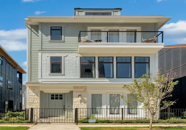 Photo 2 of Single family home for sale at 602 Winners Cir, Rowlett, TX 75088 | MLS# 21319677 | Listing updated on 2026-07-06