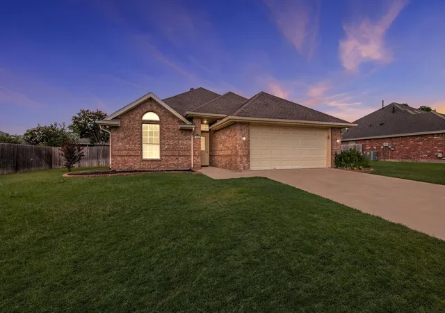 Photo 1 of Single family home for sale at 206 Mourning Dove Ln, Krum, TX 76249 | MLS# 21318594 | Listing updated on 2026-08-10