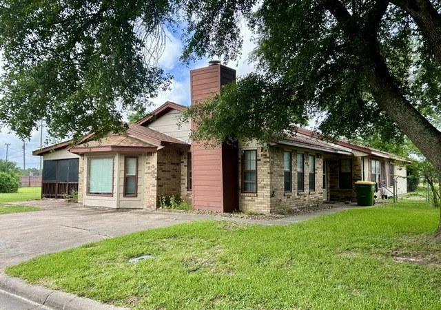 Photo 1 of Single family home for sale at 710 Cherry Dr, Groesbeck, TX 76642 | MLS# 21318563 | Listing updated on 2026-08-26