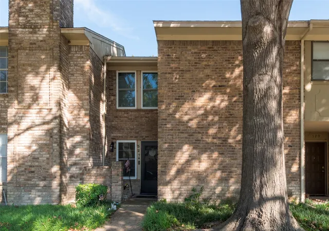 Homes for sale in Richardson, TX | 527 Towne House Ln, Richardson, TX 75081 | MLS# 21319754